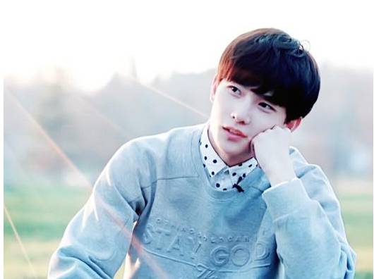 93年的奶茶妹妹怀孕,00年的易烊千玺庆生15岁,称99年的王俊凯有代沟…我们都老了!-怀孕期