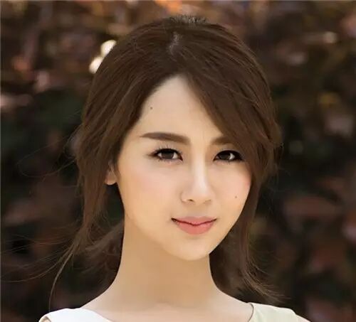 93年的奶茶妹妹怀孕,00年的易烊千玺庆生15岁,称99年的王俊凯有代沟…我们都老了!-怀孕期