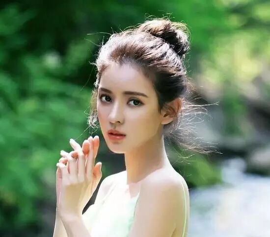 93年的奶茶妹妹怀孕,00年的易烊千玺庆生15岁,称99年的王俊凯有代沟…我们都老了!-怀孕期