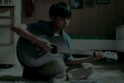 93年的奶茶妹妹怀孕,00年的易烊千玺庆生15岁,称99年的王俊凯有代沟…我们都老了!-怀孕期