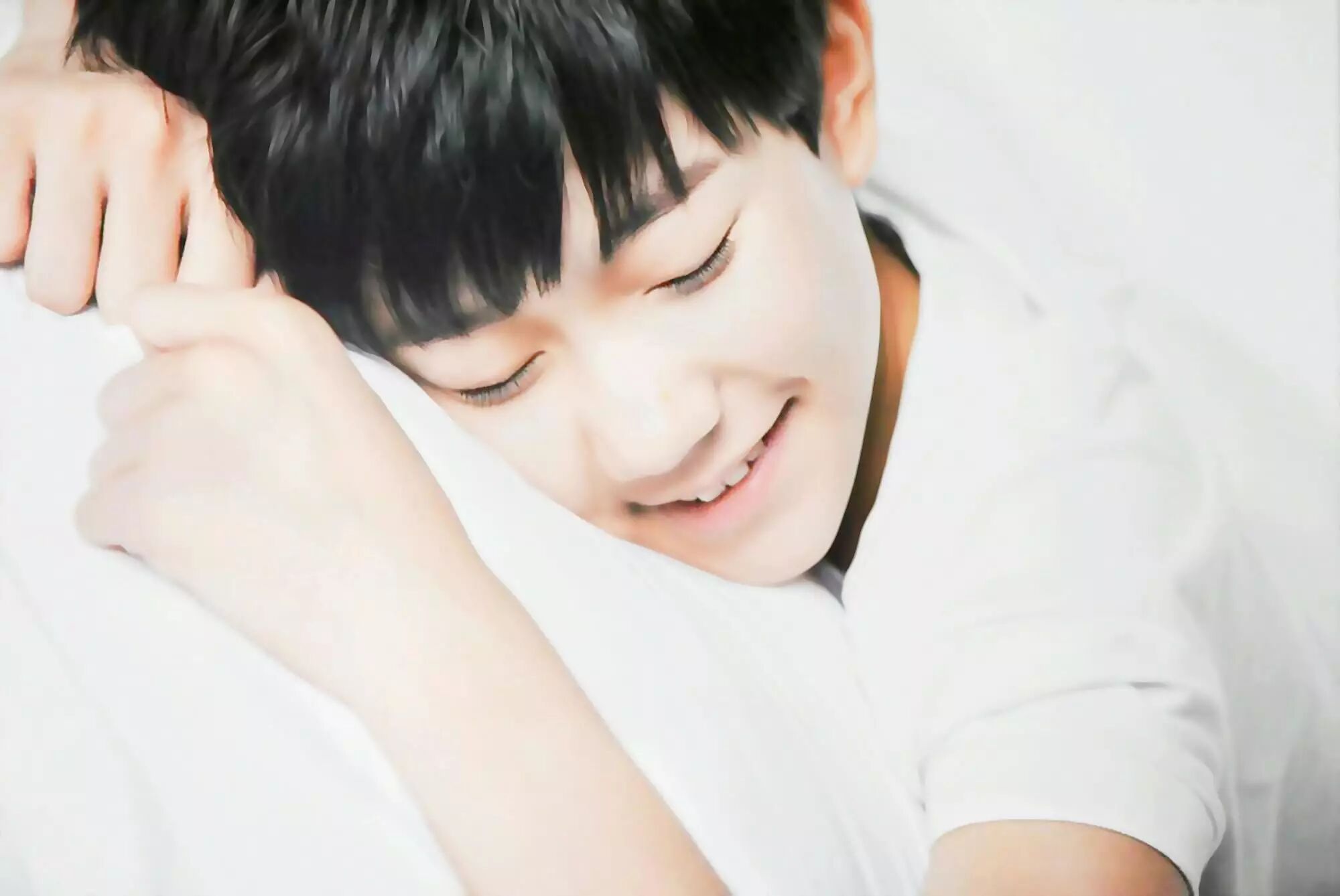 93年的奶茶妹妹怀孕,00年的易烊千玺庆生15岁,称99年的王俊凯有代沟…我们都老了!-怀孕期