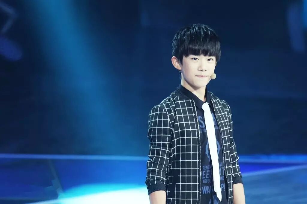 93年的奶茶妹妹怀孕,00年的易烊千玺庆生15岁,称99年的王俊凯有代沟…我们都老了!-怀孕期