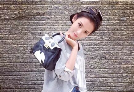 93年的奶茶妹妹怀孕,00年的易烊千玺庆生15岁,称99年的王俊凯有代沟…我们都老了!-怀孕期