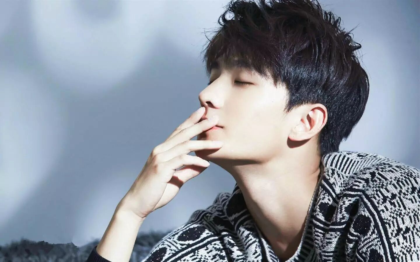 93年的奶茶妹妹怀孕,00年的易烊千玺庆生15岁,称99年的王俊凯有代沟…我们都老了!-怀孕期