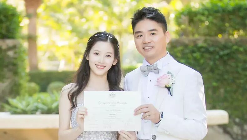 93年的奶茶妹妹怀孕,00年的易烊千玺庆生15岁,称99年的王俊凯有代沟…我们都老了!-怀孕期