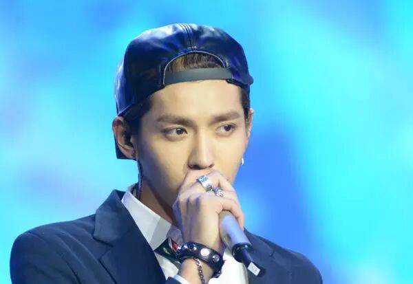 93年的奶茶妹妹怀孕,00年的易烊千玺庆生15岁,称99年的王俊凯有代沟…我们都老了!-怀孕期