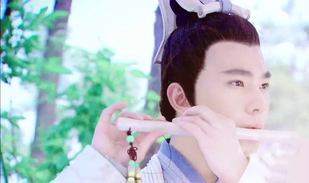 93年的奶茶妹妹怀孕,00年的易烊千玺庆生15岁,称99年的王俊凯有代沟…我们都老了!-怀孕期