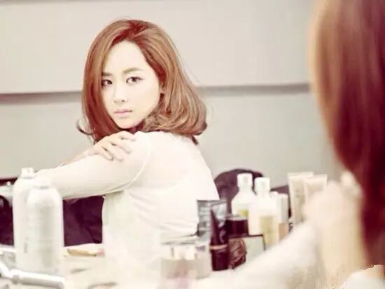 93年的奶茶妹妹怀孕,00年的易烊千玺庆生15岁,称99年的王俊凯有代沟…我们都老了!-怀孕期