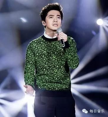 ♬ 李健 现场版《传奇》,歌声仿佛来自天边....