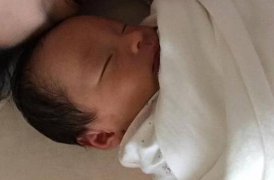 【亲子育儿周报】小女孩以为爸爸救回家的是一只狗狗,直到三年后才发现这是一只狼大S曝光二胎儿子萌照-怀孕期