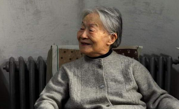 104岁的杨绛先生送给年轻人的9句话
