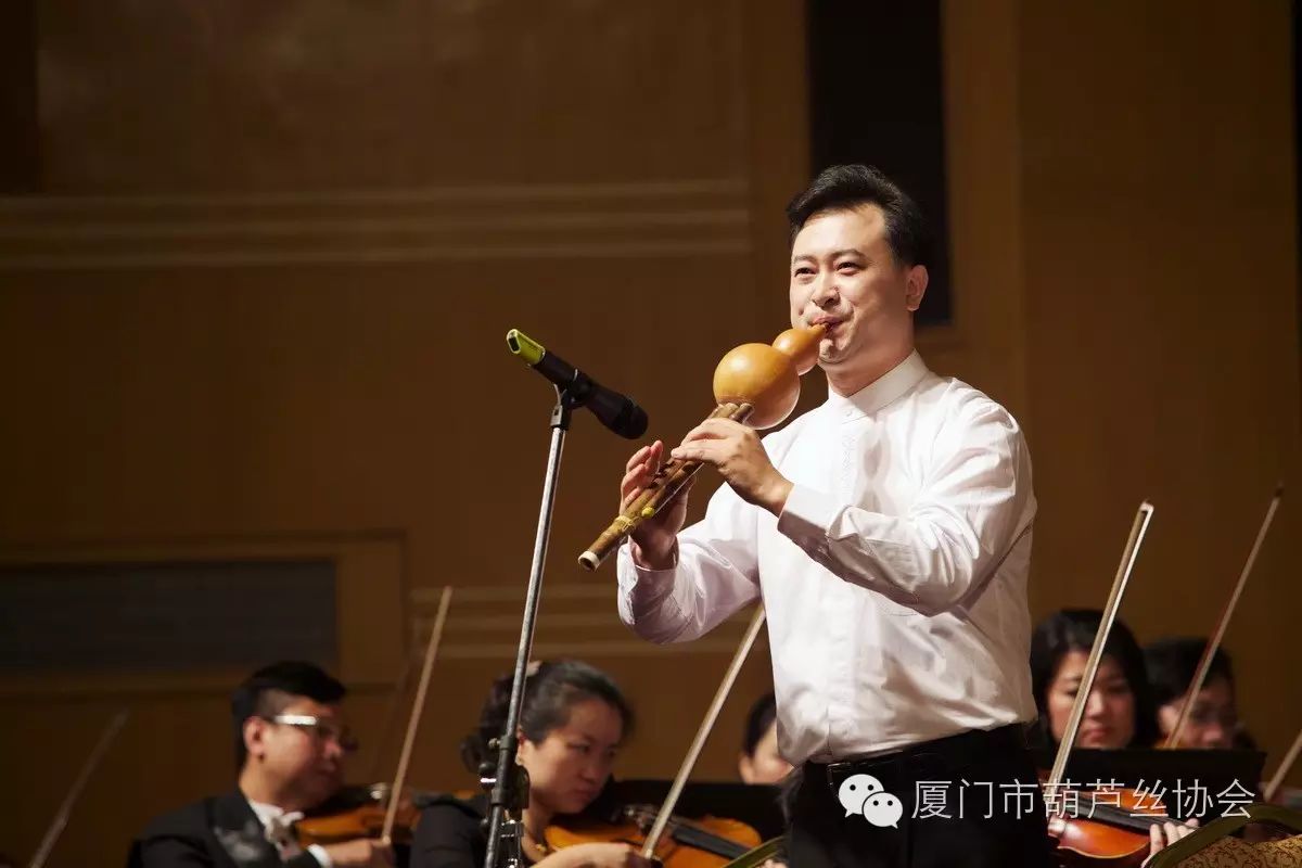 (现场版)2014年李春华老师在厦门葫芦丝交响乐音乐会上演奏超七孔