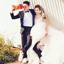 婚纱配棉裤……吴奇隆刘诗诗的婚纱照太有范了!