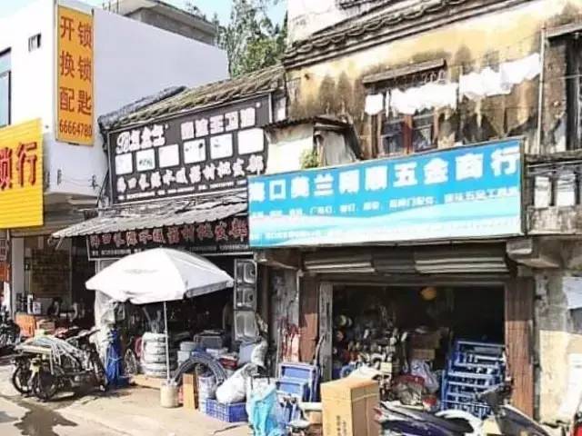 地址:文明中路 万国大都会 主营:中高档品牌服装零售 地址:龙华区大同