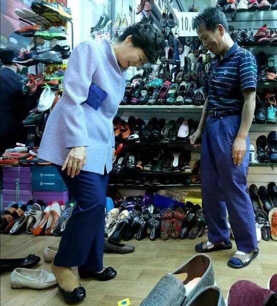 母亲朴槿惠：人要活得正直和真诚！