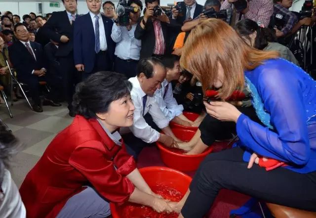 母亲朴槿惠：人要活得正直和真诚！