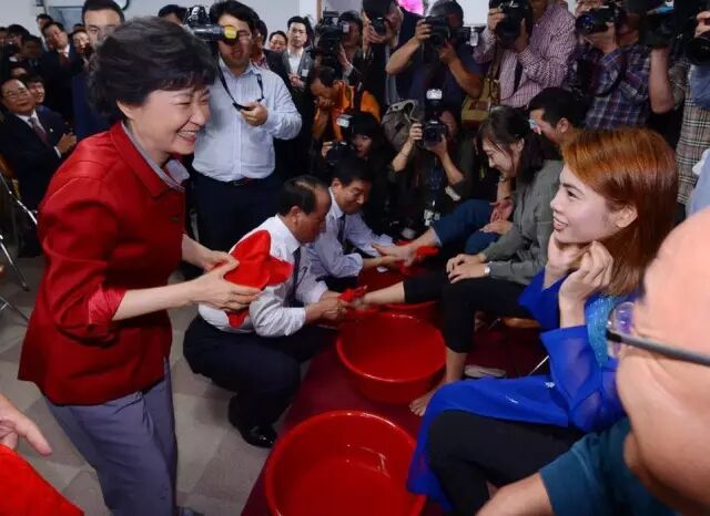 母亲朴槿惠：人要活得正直和真诚！