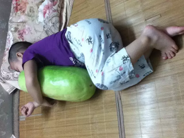 酷暑难挡!10个小窍门让宝睡个凉爽觉 - 未来妈咪母婴咨询 - 未来妈咪母婴体验中心 酷暑难挡!10个小窍门让宝睡个凉爽觉 - 未来妈咪母婴咨询 - 未来妈咪母婴体验中心
