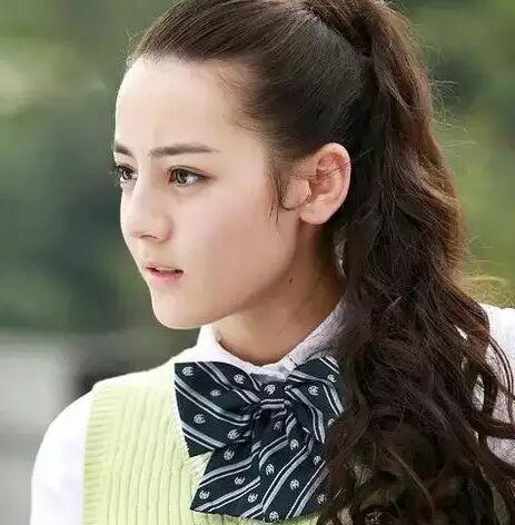 迪丽热巴PK赵丽颖,她们都留这些发型,谁美出了新高度...