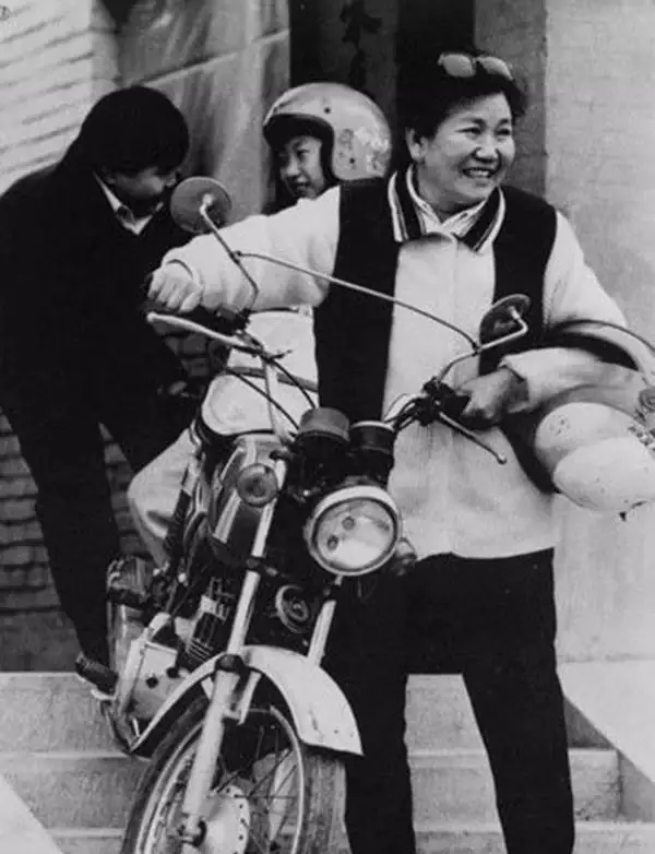 她骗了12亿人30年......! - 龙叔 - 龙山的博客 她骗了12亿人30年......! - 龙叔 - 龙山的博客