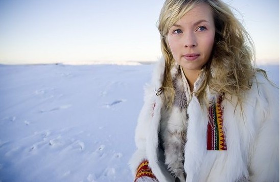 【听歌】sofia jannok - Liekkas