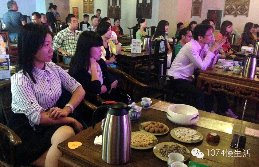 參與的單身男女朋友來自金融、房地產(chǎn)、教育、醫(yī)院、酒店管理等各個行業(yè)共有30余名