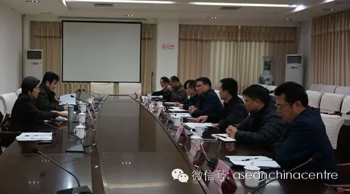 杨秀萍秘书长与东兴市副市长李健等工作座谈