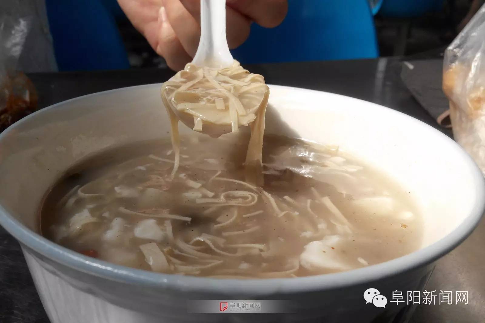 咸麻糊 淡麻糊 豆腐脑 水烙馍 粉鸡 豆杂面 煎凉粉 格拉条 撒汤 油酥