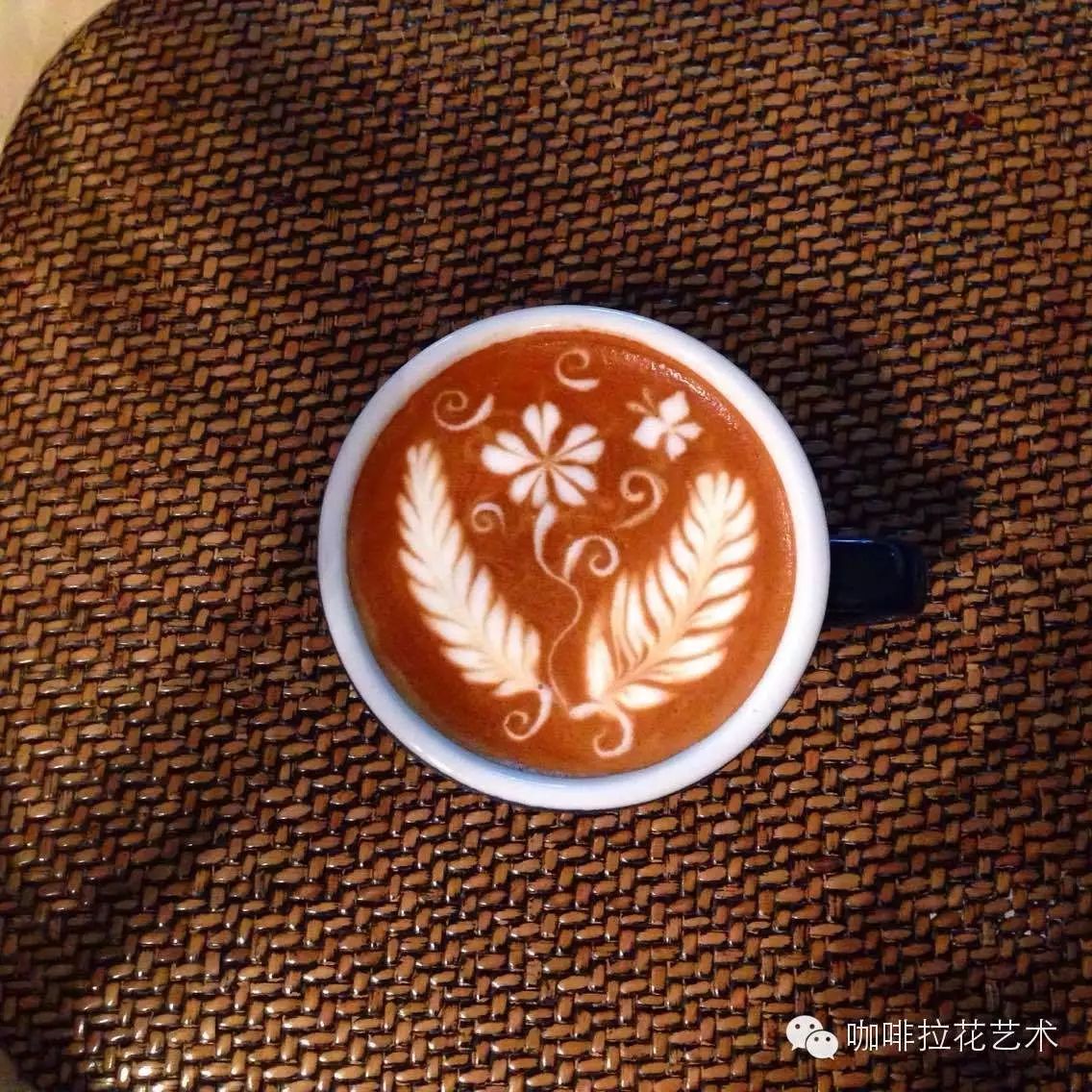 在咖啡上画画 您称之为什么? 和拿铁拉花上有什么异同