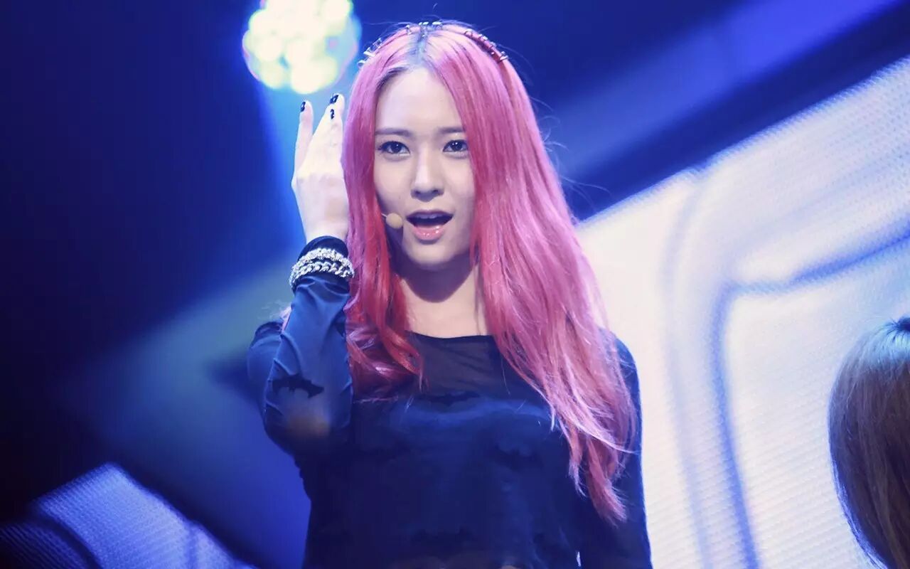 穿搭赵丽颖赵薇居然这么雷?从Krystal反观内地女明星穿搭