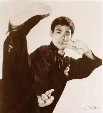 李小龙遭美国巨人暴打 后程发力锁晕贾巴尔!