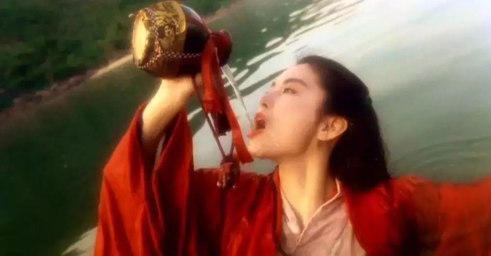 劉亦菲倩女幽魂劇照 后天弄出來的臉，總覺