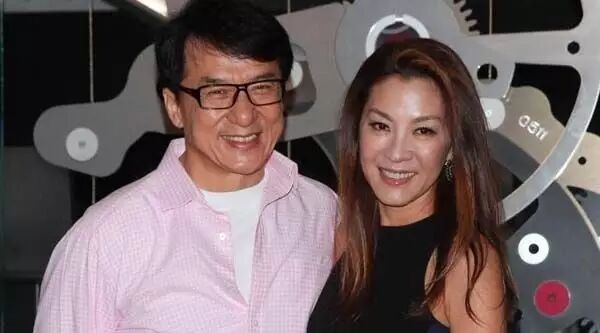 盘点被成龙揽入怀中的20位绝色女星
