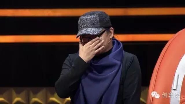 刘欢法文演绎《国际歌》,再一次振奋人心.