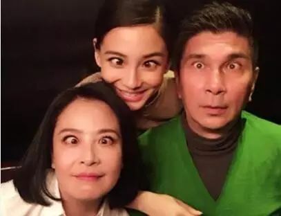 angelababy,李小璐到底整容没?看她们的妈妈不就知道了...