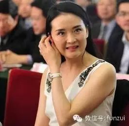 42岁的王艳脸僵秒败47岁许晴,昔日的晴格格已经变嬷嬷.