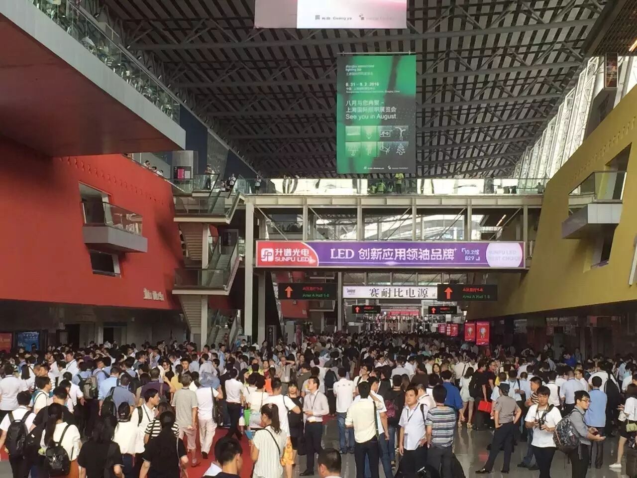 光亚展里，你一定见过这些身影