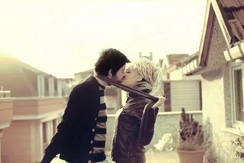 《男人女人的十四个定律》女人的欲望是被人疼爱，而男人的欲望却是..... 第3张