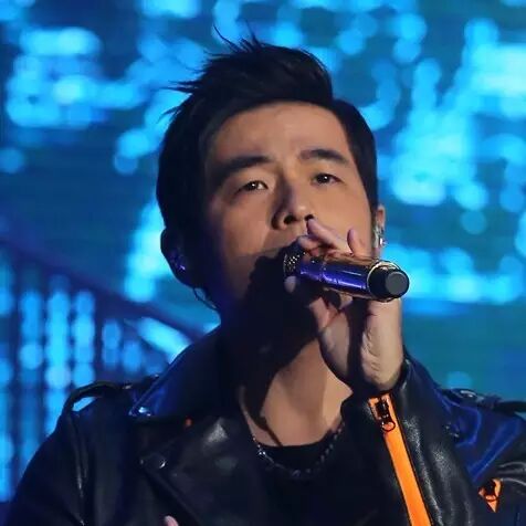 奶爸周杰伦好忙 • 又做导演又开演唱会还搞潮流联名