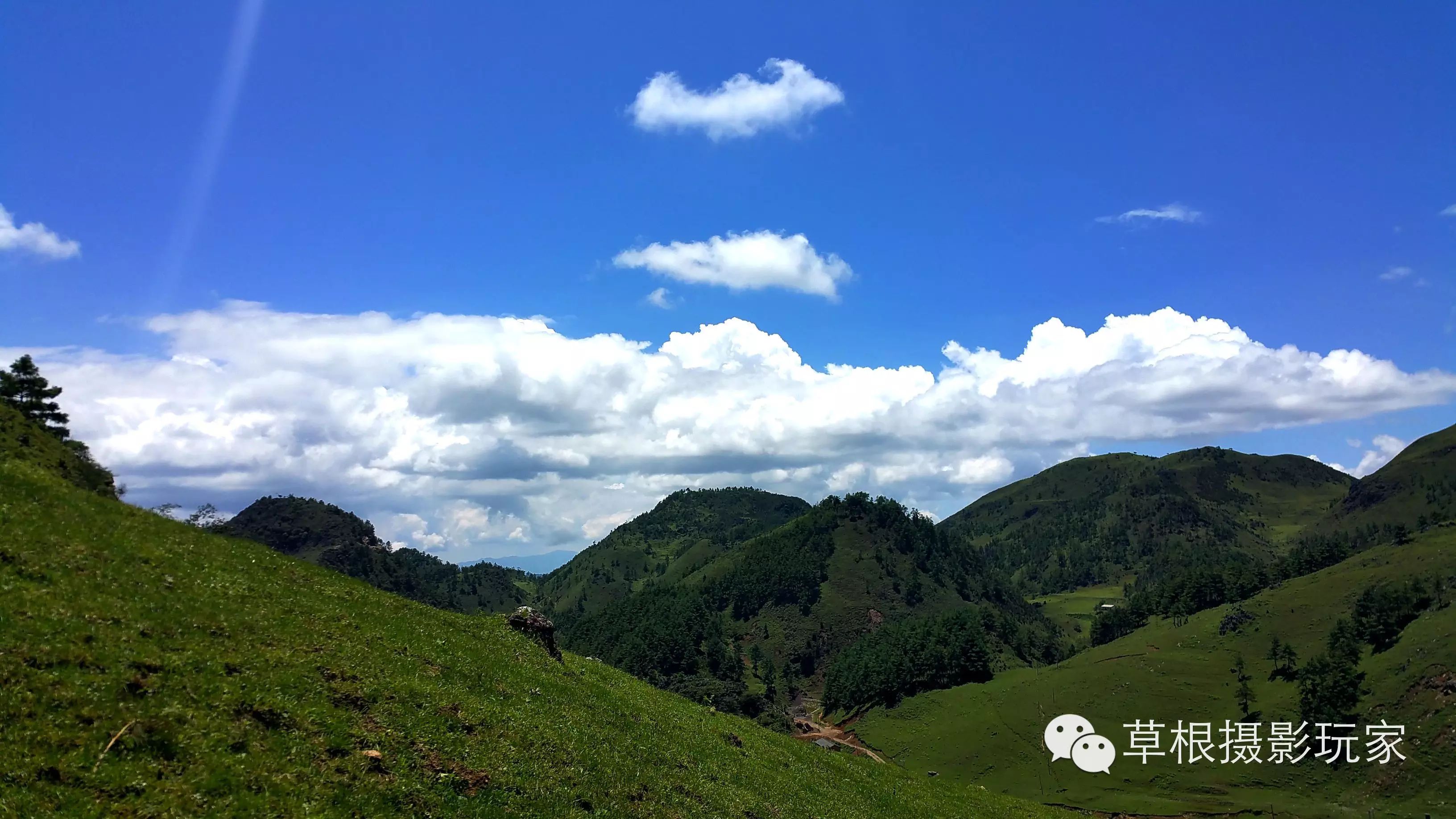 四大山旅游风景区位于施甸甸阳镇之东的木老元布朗族彝族乡,海拔