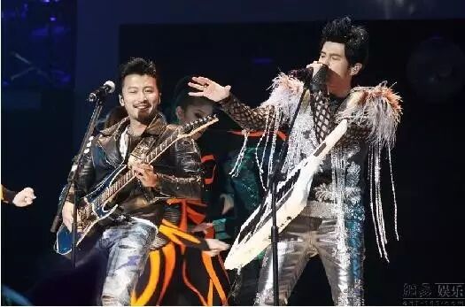 当谢霆锋出现在周杰伦演唱会上!!!