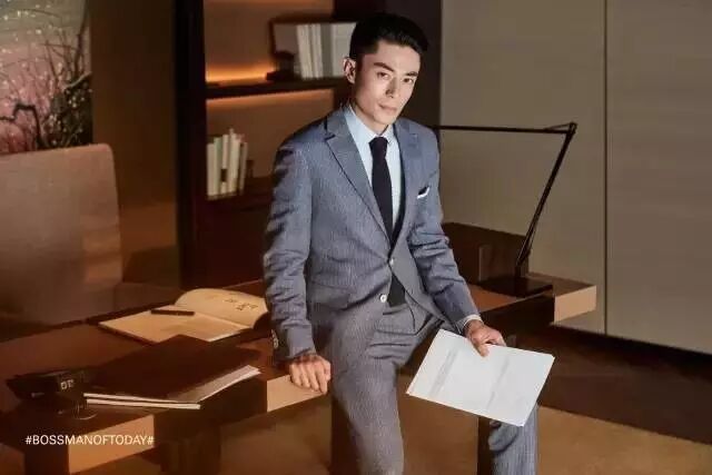 霍建华演绎西服的经典与变奏