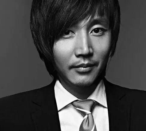 他曾为王菲监制歌曲,高圆圆与徐静蕾都是他的前女友