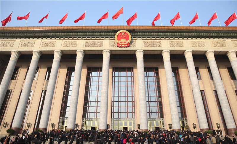 3月5日，第十二届全国人民代表大会第三次会议在北京人民大会堂开幕。这是全国人大代表步入会场。王申摄
