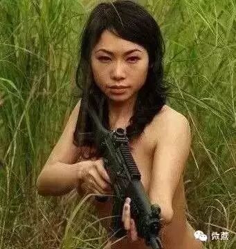 手机透视相机看穿内衣_中国女兵是否穿内衣