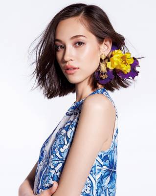 搞定GD勾搭鹿晗签约赵薇,这个20多岁的女孩要上天!