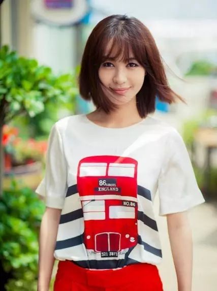黄晓明前女友李菲儿街拍搭配,你见过萌妹子这样穿吗