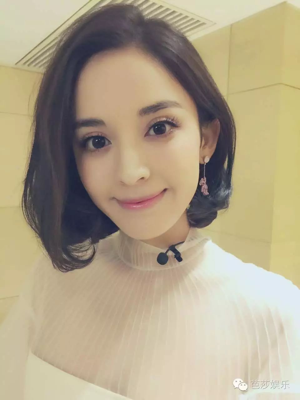 或者飞到娜扎耳朵上,原来珠宝也能这么蠢萌~完全是少女心嘛!