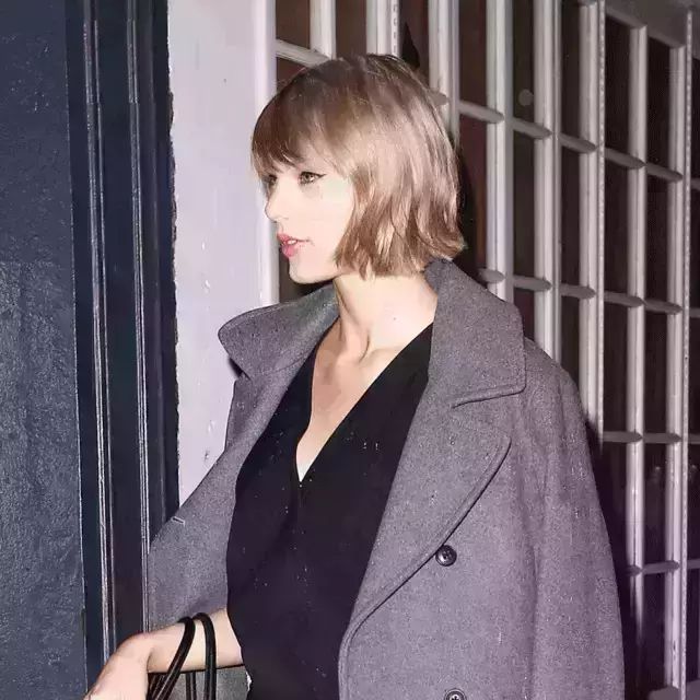 每日星范  Taylor Swift 她用一件连体裤把美和帅全占了!