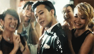 能被一堆软玉温香环绕而面不改色